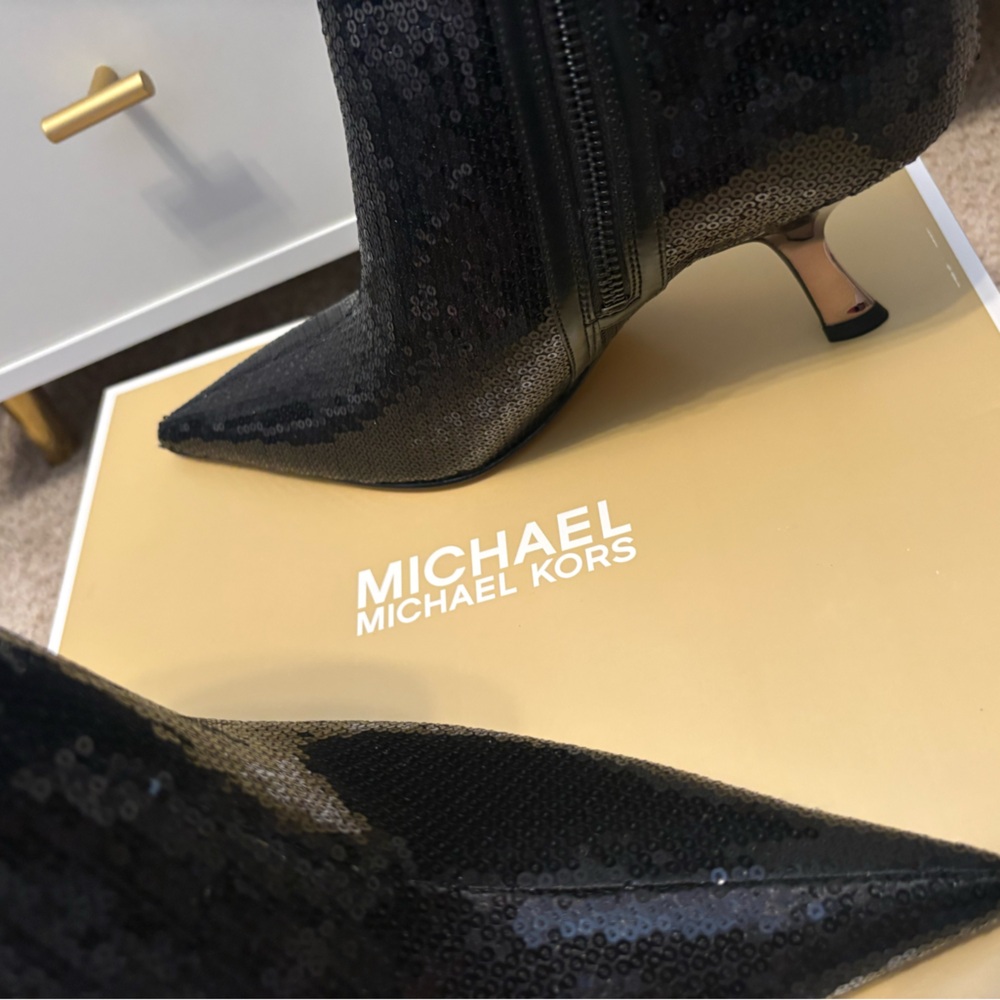 Michael Kors Black Sequin Ankle Booties Pointed Toe Kitten Heel NIB Box Size 9 - Picture 8 of 10